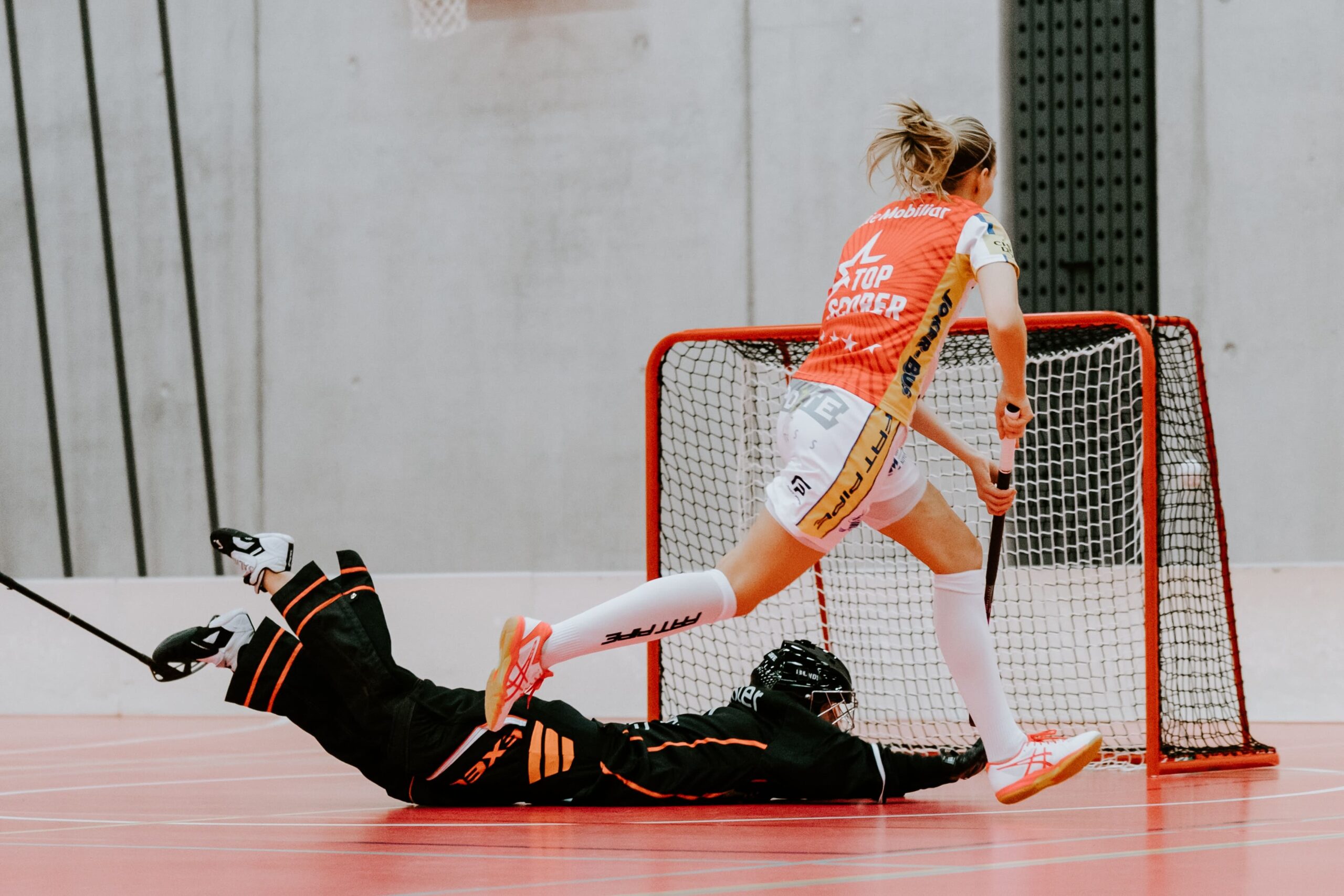 Salibandy: Nopeatempoinen sisäurheilulaji valloittaa Suomen