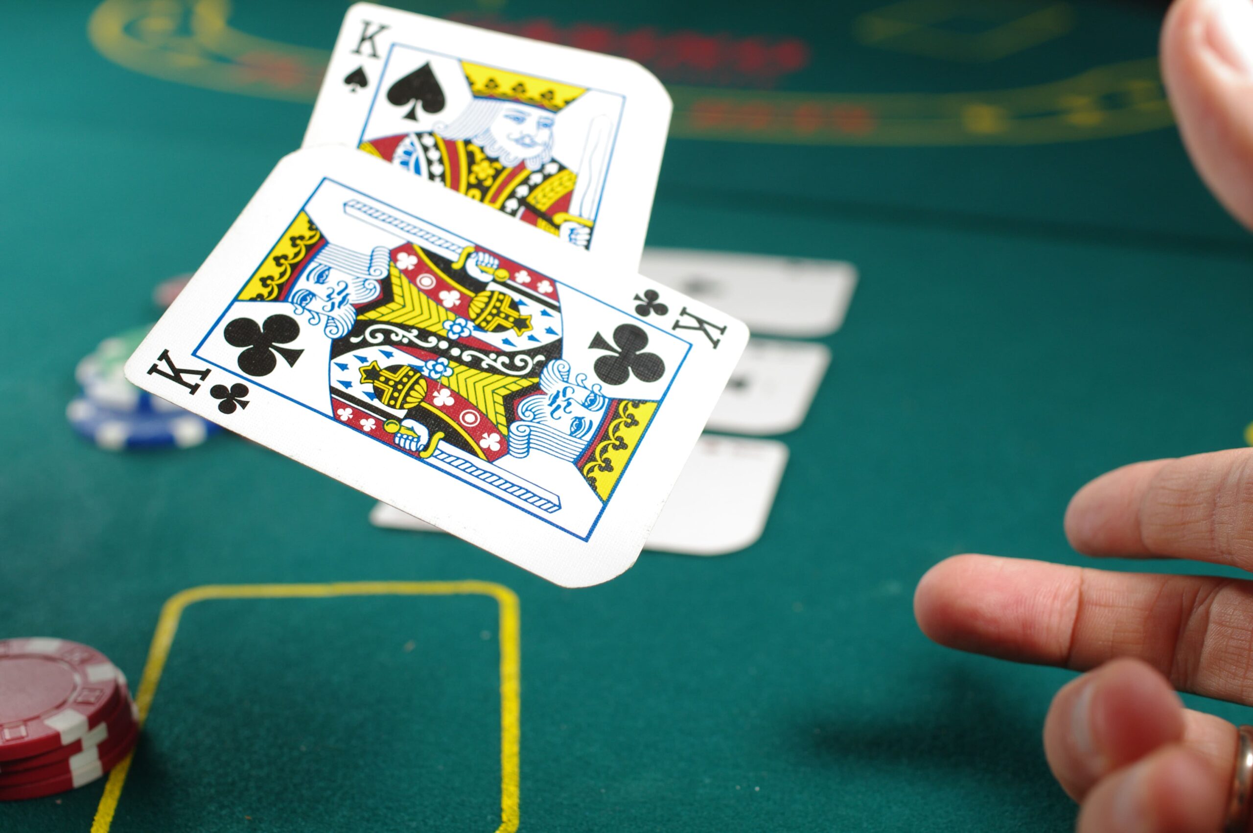 Näin tulet hyväksi pokerinpelaajaksi: säännöt, muunnelmat, vaikeudet, harjoittelu, tulot ja paljon muuta